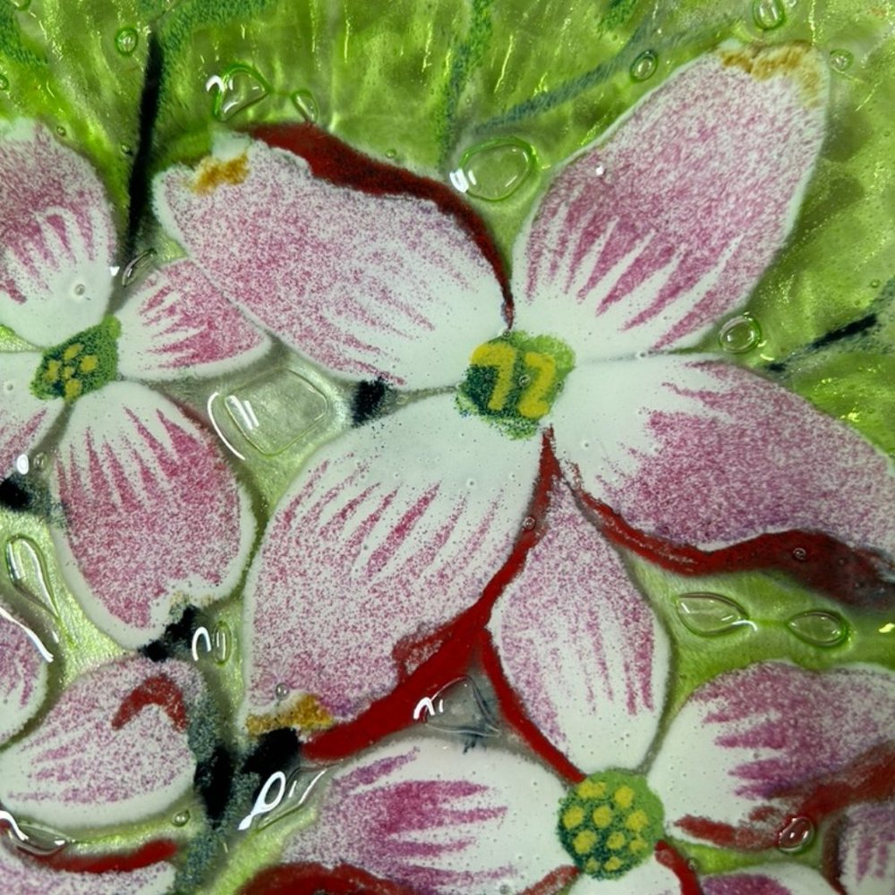 Sydenstricker Fused Art Glass Plate Red & White Flowers , Leaves On Green 9.75” - Picture 2 of 7